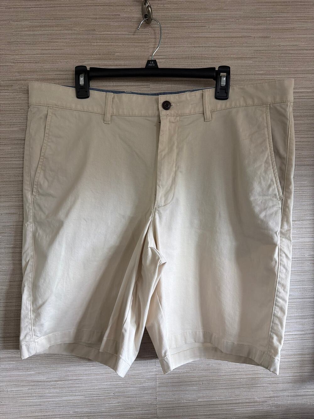 L. L. Bean Men's standard fit Cotton/Spandex Blend flat front shorts 38